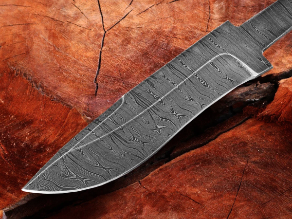 The Gyrfalcon Blade Damascus