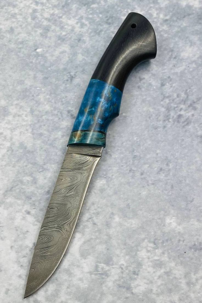Нож "Варан" сталь дамаск, рукоять черный граб и карельская береза синяя (распродажа)
